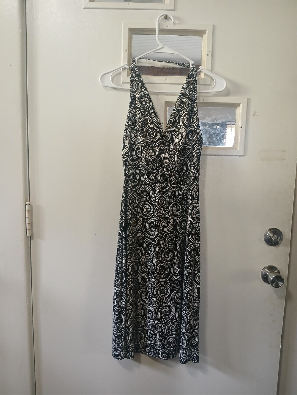 Black and White Spiral Print V-Neck Maxi Dress